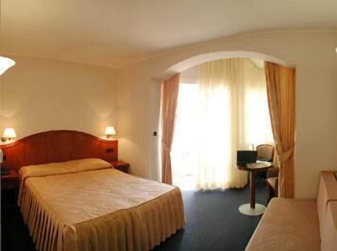 Hotel Villa Marija Tučepi Buitenkant foto