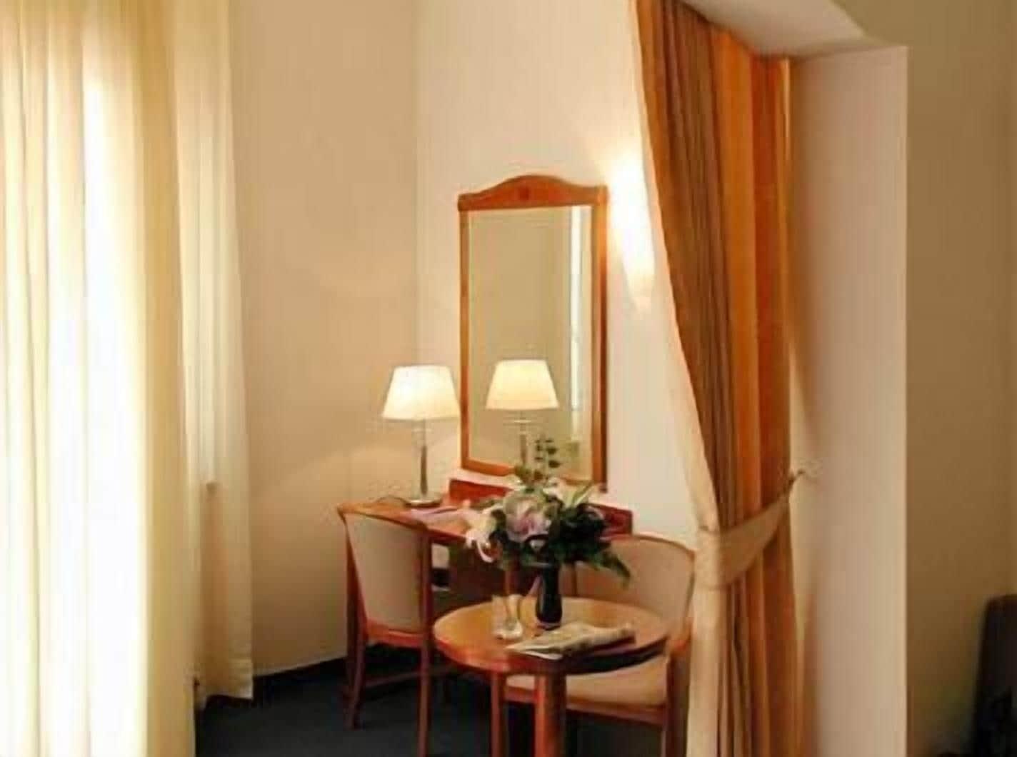 Hotel Villa Marija Tučepi Buitenkant foto
