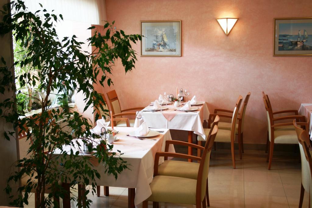 Hotel Villa Marija Tučepi Buitenkant foto