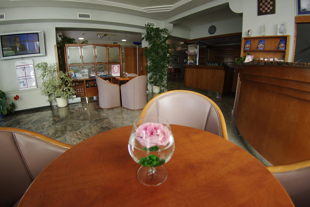 Hotel Villa Marija Tučepi Buitenkant foto