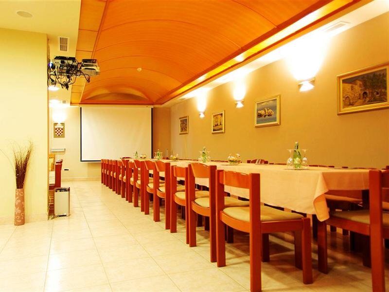 Hotel Villa Marija Tučepi Buitenkant foto